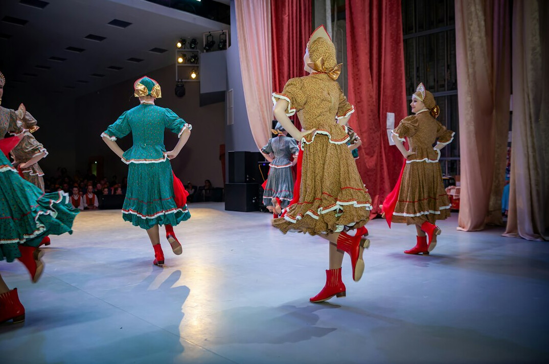 tango dancers performing on stage